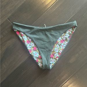 Maaji Reversible Floral Green Bikini Bottoms Size L